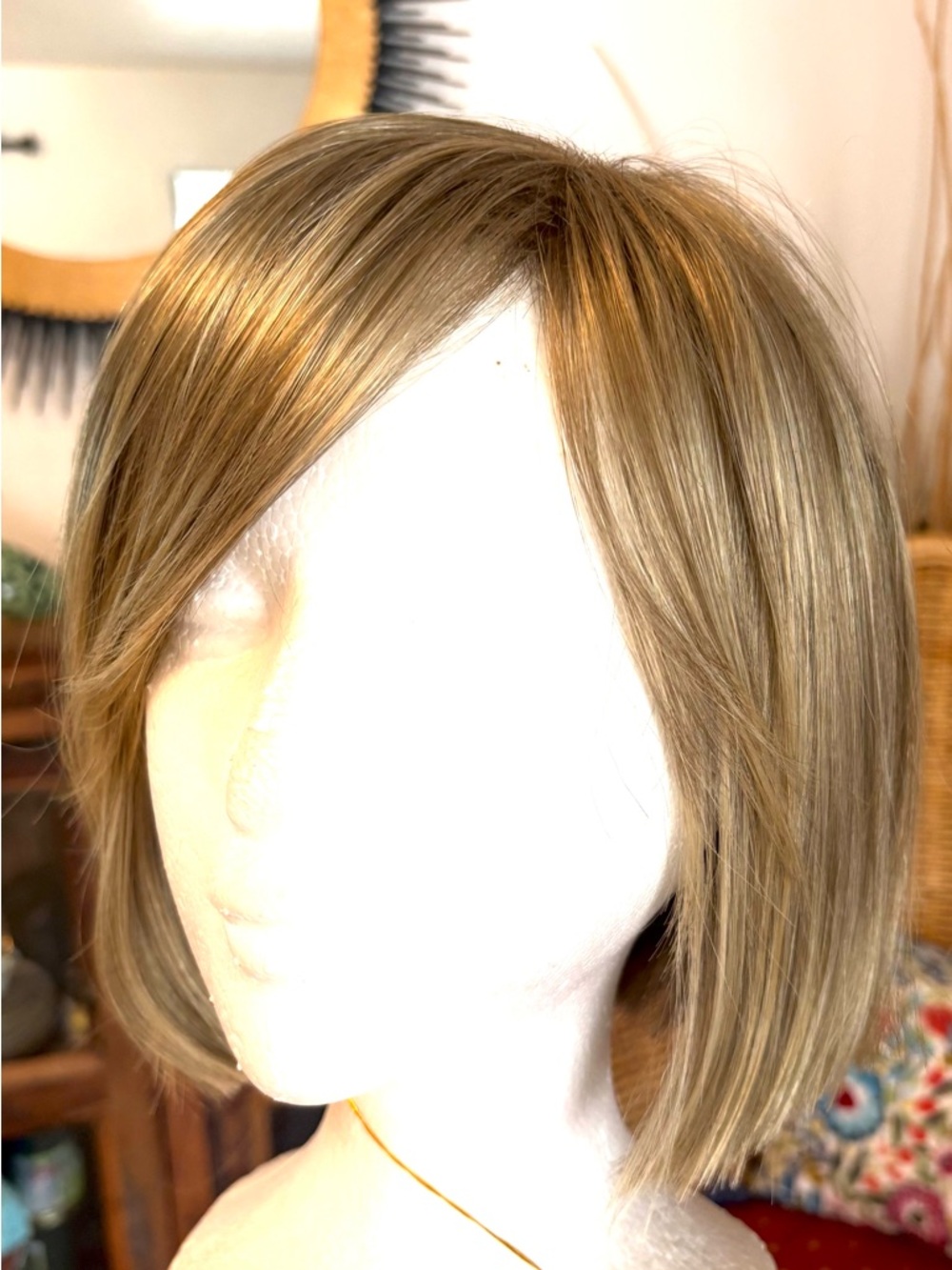 PAULA YOUNG Blunt Cut Bob! AMELIA! NEW. Sun-kissed Blonde! Synthetic! - Picture 5 of 10